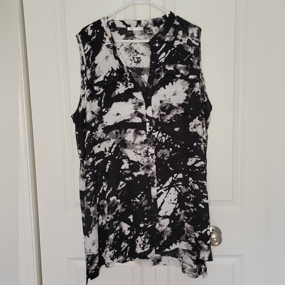 Spense Woman Plus Size Black and White Graphic Print Sleveless Tunic Blouse - 2 - Picture 7 of 10